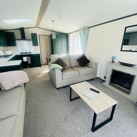 Evergreen Lodge With Hot Tub Йорк Екстер'єр фото