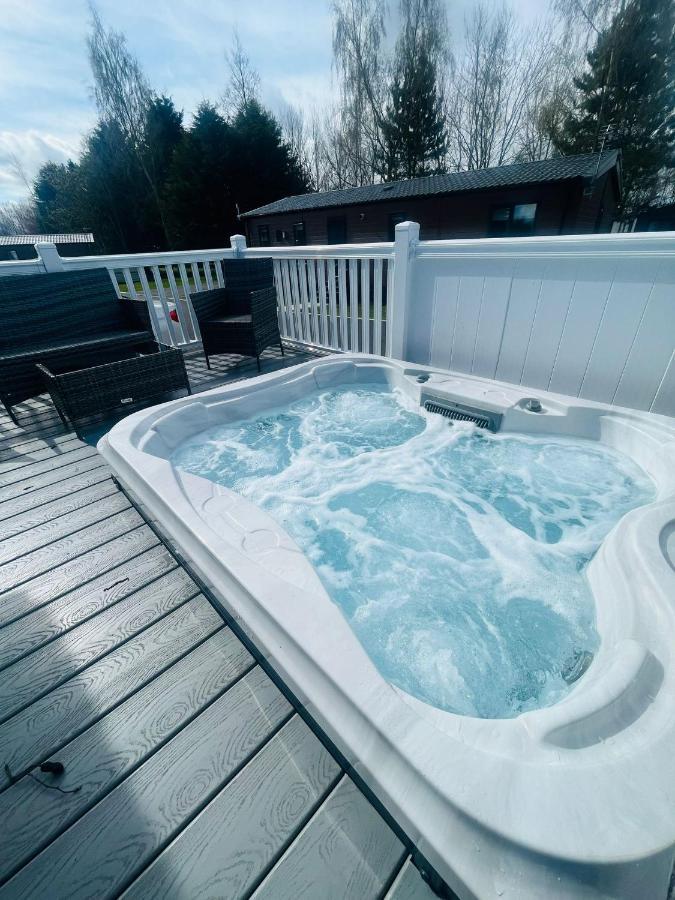Evergreen Lodge With Hot Tub Йорк Екстер'єр фото