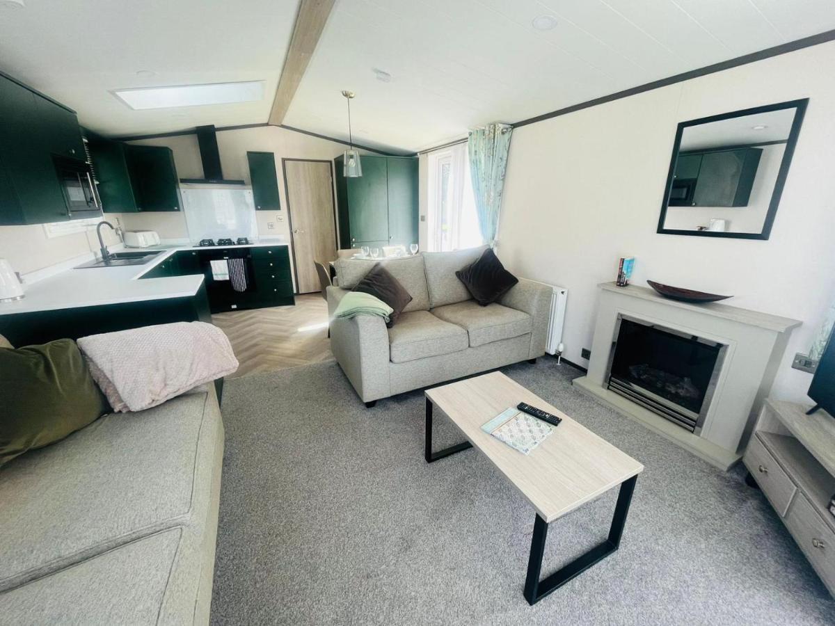 Evergreen Lodge With Hot Tub Йорк Екстер'єр фото